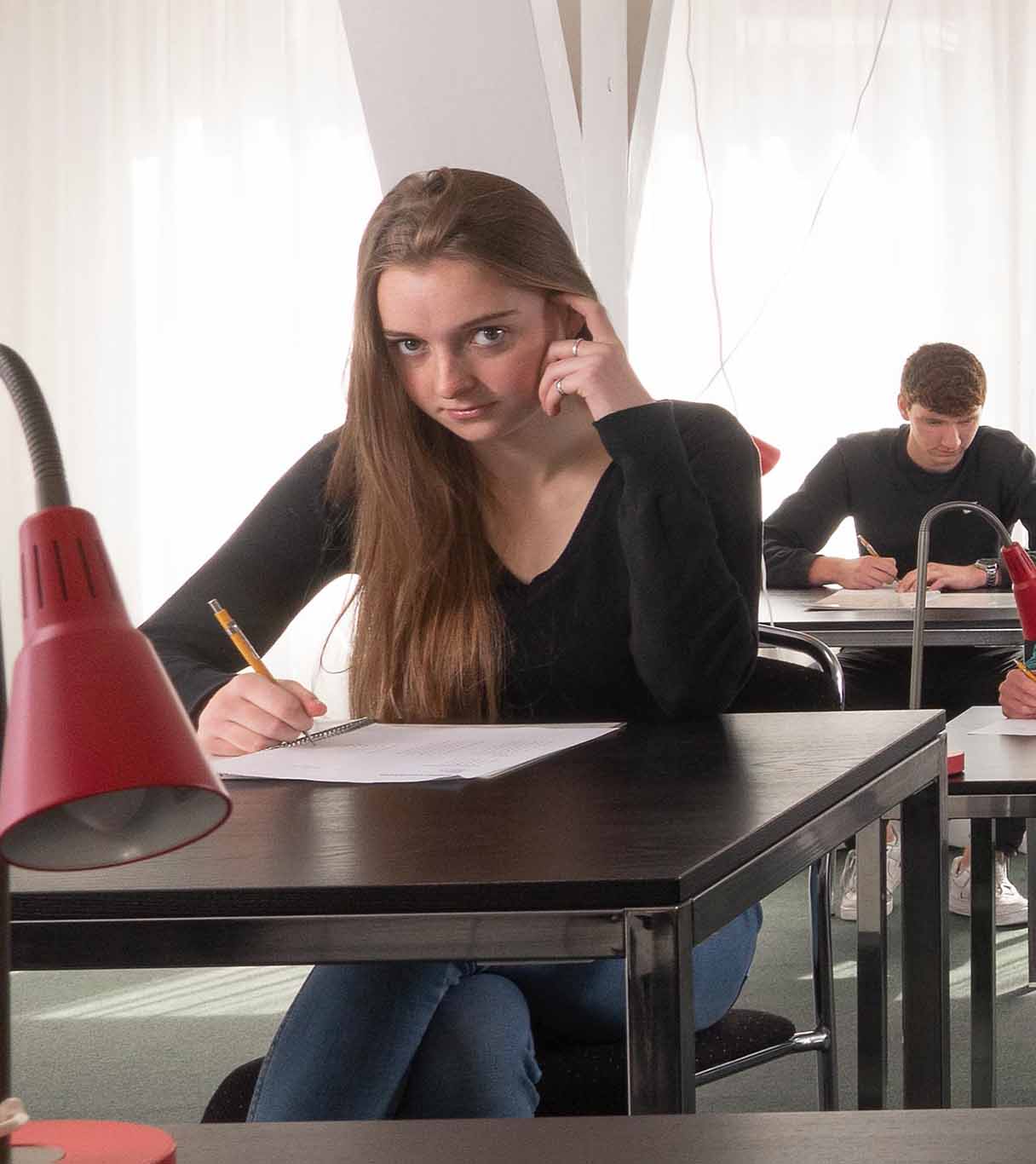 Een studiekeuzeonderzoek geeft inzicht in studies die passen bij jouw kwaliteiten en interesses. Bezoek daarna doelgericht de open dagen en maak je keuze.